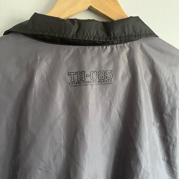 Tommy Hilfiger Pullover / Large / Windbreaker - Picture 8 of 8